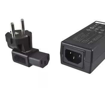 Stromadapter, Netzadapter Kaltgerätestecker C13 auf CEE 7/7 90° Schutzkontaktstecker