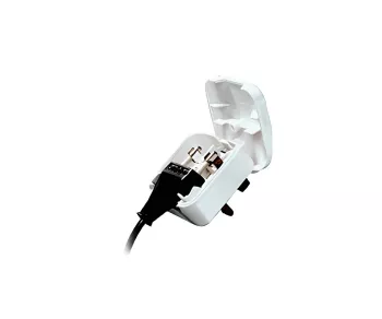Stromadapter EU Buchse auf UK Typ G Stecker, 3A, verschraubt, weiß