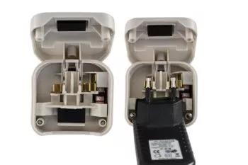 Stromadapter EU Netzteil auf UK Typ G Stecker, 3A, verschraubt, weiß