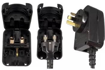 Power adapter CEE 7/3 to AUS type I plug, screwed, black