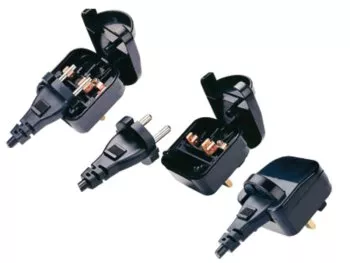 Stromadapter CEE 7/17 Buchse auf UK Typ G Stecker, 5A, verschraubt, schwarz