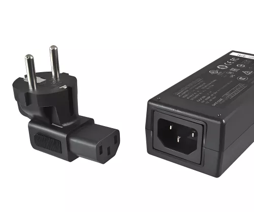 Stromadapter, Netzadapter Kaltgerätestecker C13 auf CEE 7/7 90° Schutzkontaktstecker