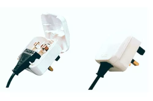 Adaptateur de courant UE femelle sur UK type G mâle, 3A, vissé, blanc