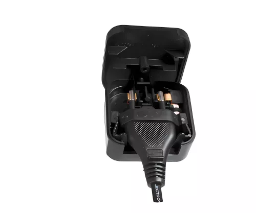 Stromadapter EU Buchse auf UK Typ G Stecker, 3A, verschraubt, schwarz Stromadapter EU Buchse auf UK Typ G Stecker, 3A, verschraubt, schwarz