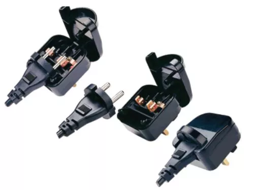 Stromadapter CEE 7/17 Buchse auf UK Typ G Stecker, 5A, verschraubt, schwarz